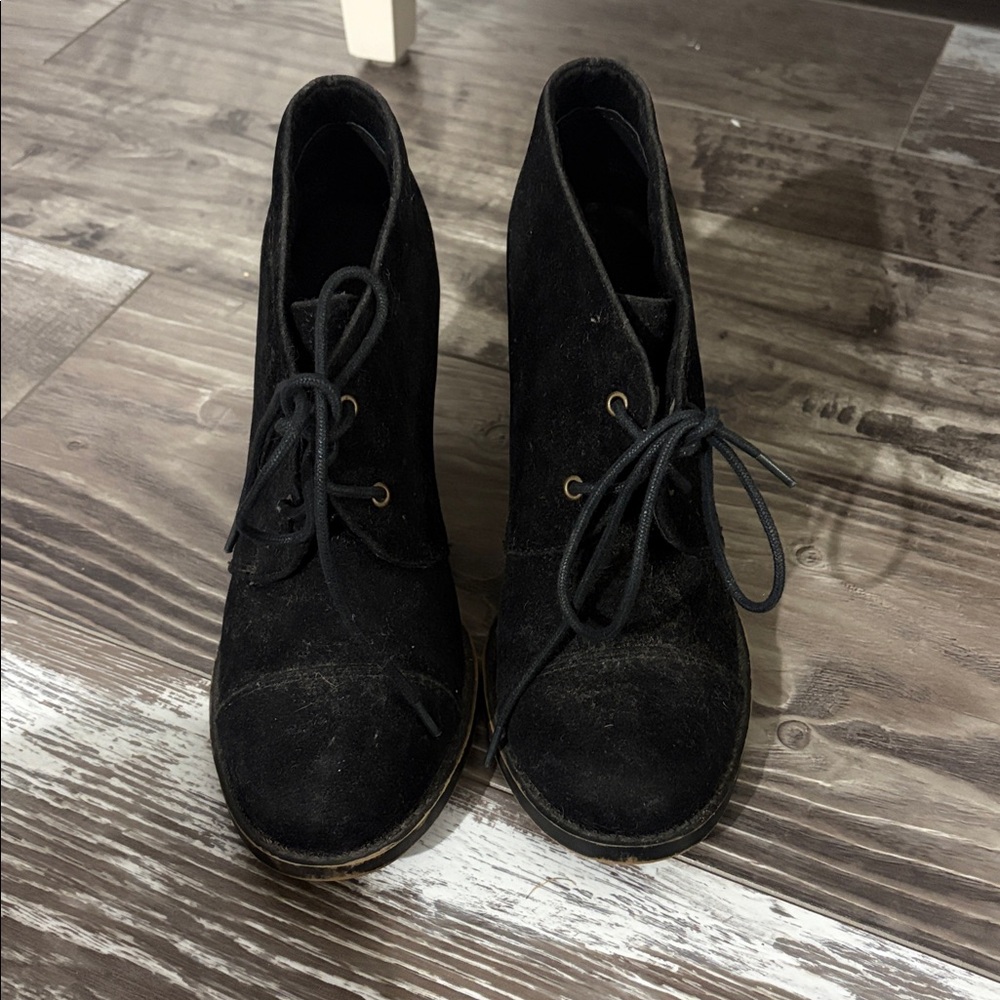 chinese laundry blue suede ankle booties (SIZE 8)